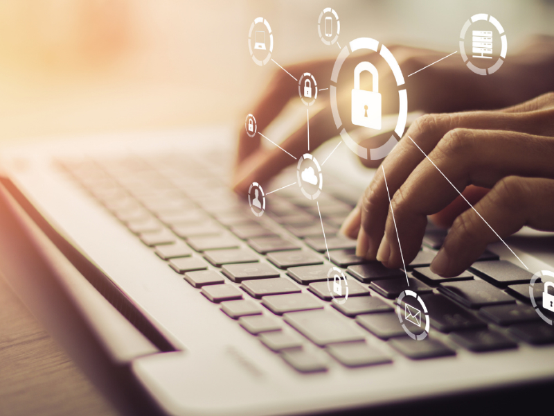 I consigli di Santander  per evitare truffe online